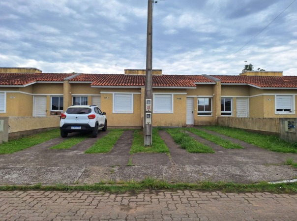 Casa nº 371-b, localizada na rua vitor mateus teixeira, vila três marias, na cidade de esteio/rs, com área construída de 43,48m², composta por dois dormitórios, copa/cozinha, banheiro e área de serviço. construída sob o imóvel de matrícula nº 20.803 do cri de esteio/rs; não averbada