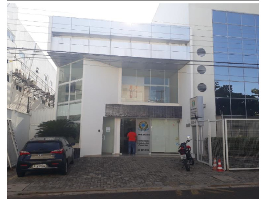 Prédio comercial à venda em leilão