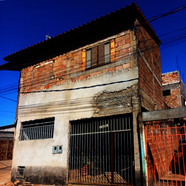 Imóvel residencial c/ 02 casas e 01 apto |b. bela vista i, paracatu/ mg
