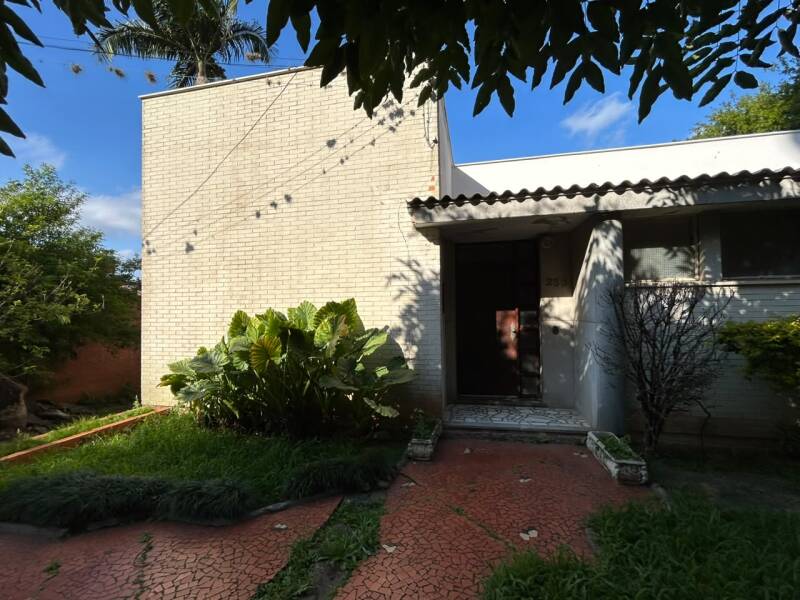 CASA NO BAIRRO JARDIM LINDÓIA - Lote 001 (ID 8398)