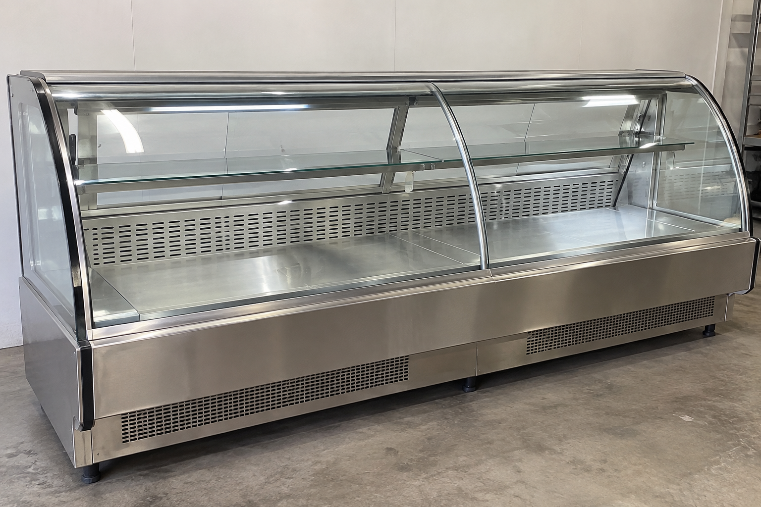 40% abaixo na 2ª praça 01 Balcão Refrigerado expositor com 3mts, em inox, com frente vidro R$ 8.000,