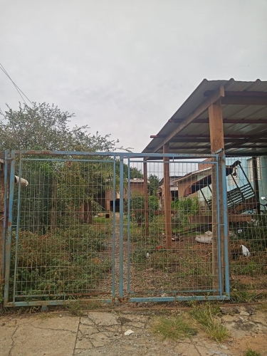 Uma casa de madeira e respectivo terreno, sitos à rua são joão, b. navegantes, em são sebastião do caí/rs