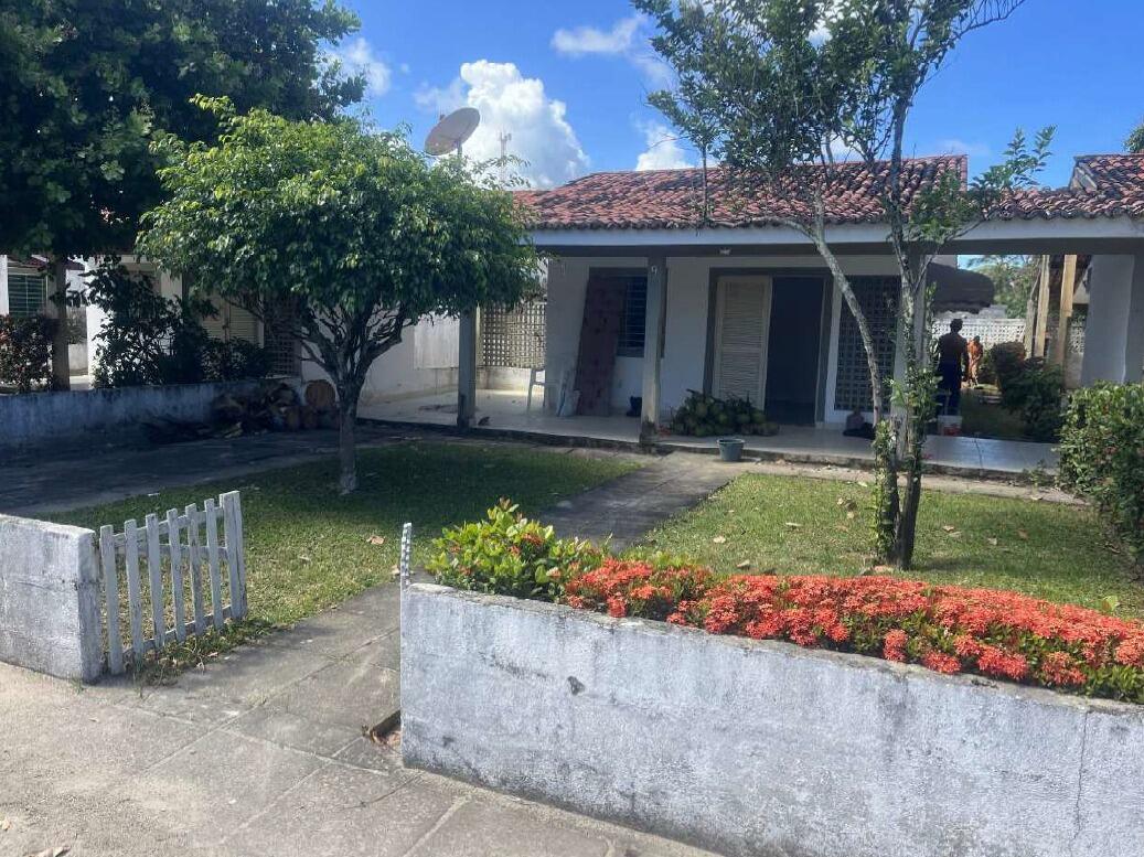 CASA DE PRAIA, localizada na Rodovia PE-60, KM 39, casa nº 09, Condomínio Residencial Costa Dourada, São José da Coroa Grande-PE, com uma área de terr