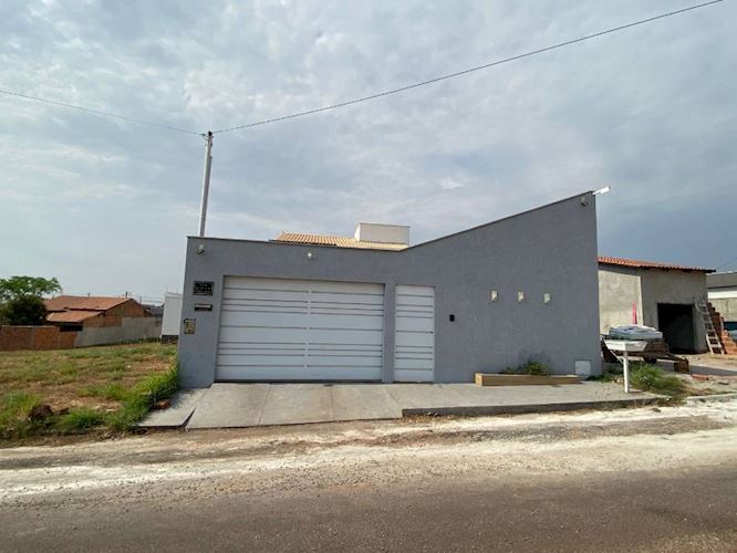 Casa à venda na Rua 32 - Porangatu/GO Código: 02.21321