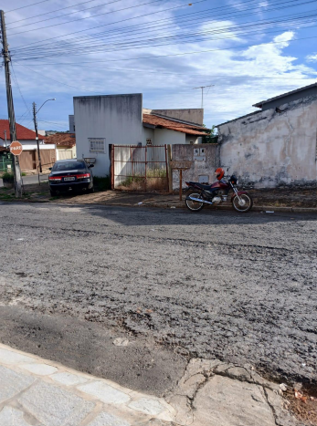 Piracanjuba/go - um lote com área de 320,00m²