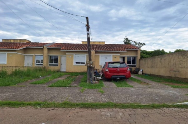 Casa nº 361-b, localizada na rua vitor mateus teixeira, vila três marias, na cidade de esteio/rs, com área construída de 43,48m², composta por dois dormitórios, copa/cozinha, banheiro e área de serviço. construída sob o imóvel de matrícula nº 20.763 do cri de esteio/rs; não averbada.