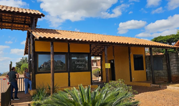 Casa c/ 04 qtos em terreno de 1.000m² | Fazenda do Mirante, Igarapé/MG