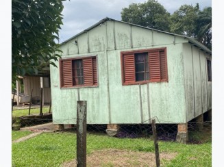 Casa não averbada em terreno, na rua estrela, lado par no