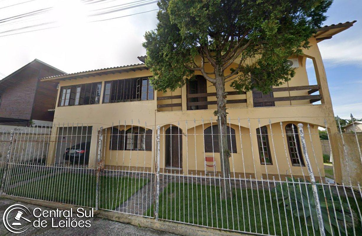 Imóvel de 2 pisos com área de 390,00m², bairro Vila Nova, em Imbituba/SC