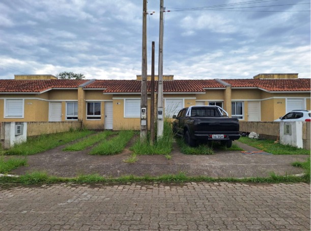 Casa nº 381-b, localizada na rua vitor mateus teixeira, vila três marias, na cidade de esteio/rs, com área construída de 43,48m², composta por dois dormitórios, copa/cozinha, banheiro e área de serviço. construída sob o imóvel de matrícula nº 20.802 do cri de esteio/rs; não averbada