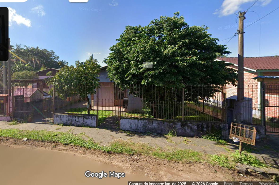 CASA COM TERRENO (MONTENEGRO/RS)