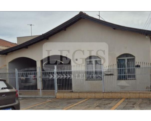 Pederneiras-sp/imóveis - imóvel residencial com a.t 275,00m²
