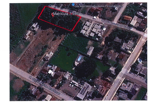 Matrícula N° 7.586: ÁREA DE RECREAÇÃO PUBLICA E DE USO INSTITUCIONAL 2 – uma área urbana com a superfície de 2.051,03m² , sem benfeitorias, localizada na rua Luiz Ferreira de Castro, no Loteamento "FINK", bairro São João.