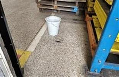 Imóvel industrial (lote de terreno urbano de esquina, com 2.413,72m², e galpões industriais não averbados), no Jardim Itália, em São José dos Pinha...