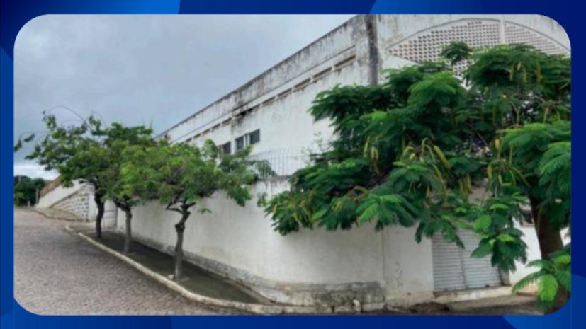 PRÉDIO COMERCIAL - LOCALIZADO NA AV. JOAQUIM NABUCO, Nº 161, BAIRRO PITANGA, PESQUEIRA/PE, EDIFICADO SOBRE UM TERRENO COM ÁREA TOTAL DE 1.608,36M². - Luis Leiloeiro