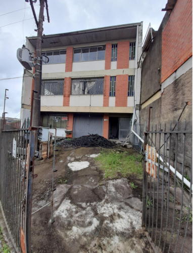 Terreno urbano com 262,00 m², com prédio comercial em alvenaria, área aproximada de 816,00m², à rua fernandes vieira, caxias do sul/rs
