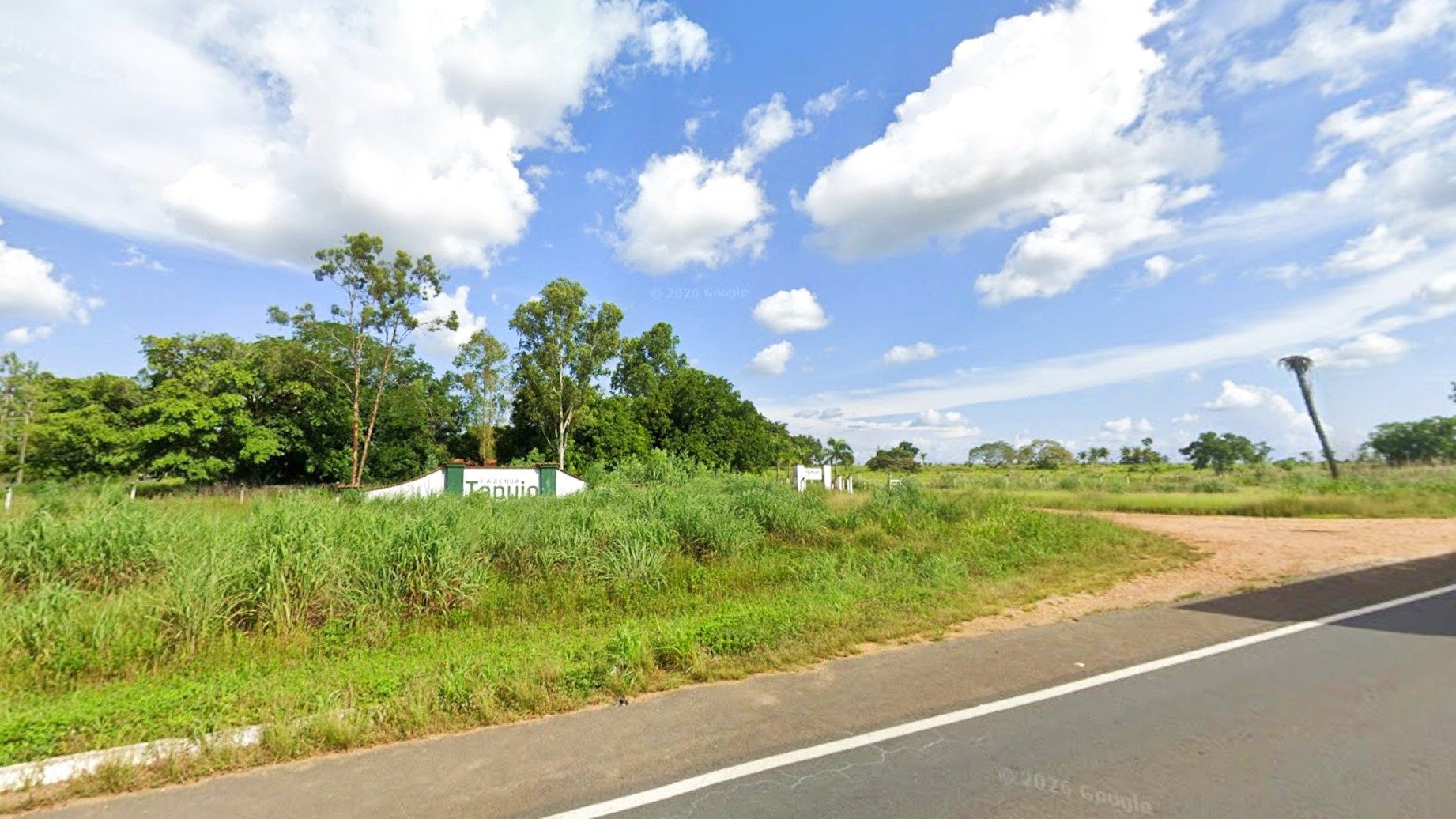 Fazenda com 5.686 hectares | pecuária | rodovia br 153 | casas, galpão, piquetes e açudes | fração 50%