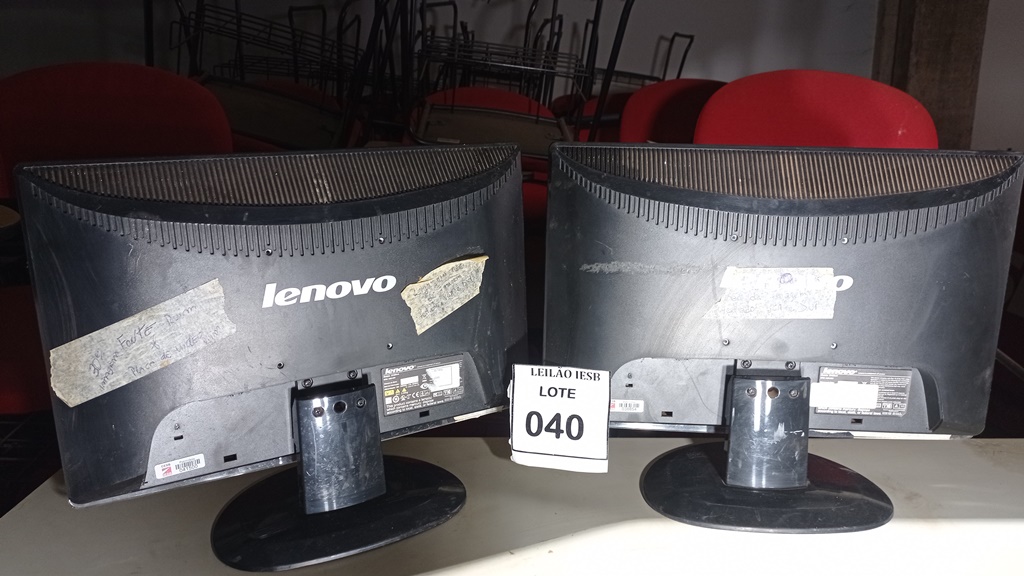 02 MONITORES LENOVO. (NO ESTADO) ATENÇÃO! FAZER A VISITAÇÃO ANTES DE ARREMATAR, NÃO SABEMOS SE FUNCIONA, LEILÃO NÃO TEM GARANTIA E NEM DEVOLUÇÃO, SUJEITO A POSSÍVEIS AVARIAS VISÍVEIS/OCULTAS E/OU AUSÊNCIA DE COMPONENTES.