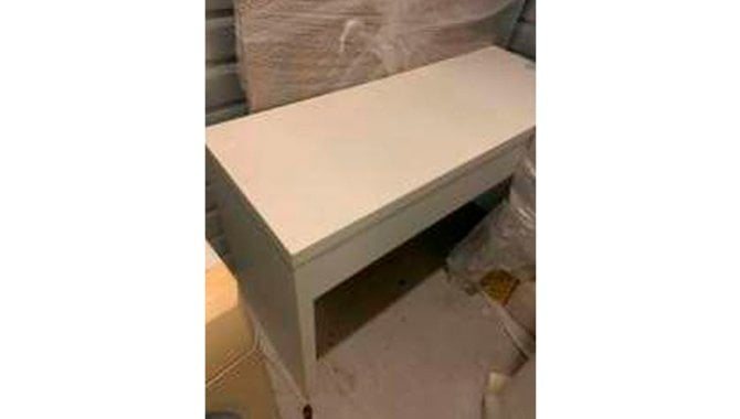 Mesa em fórmica branca
