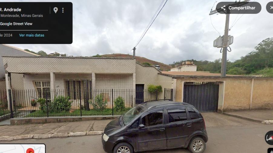 Comercial 2.192 m² em Carneirinhos