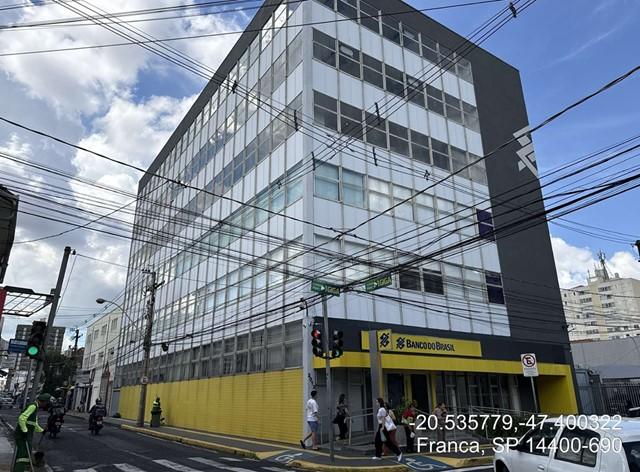 Leilão de imóveis com locação simultânea