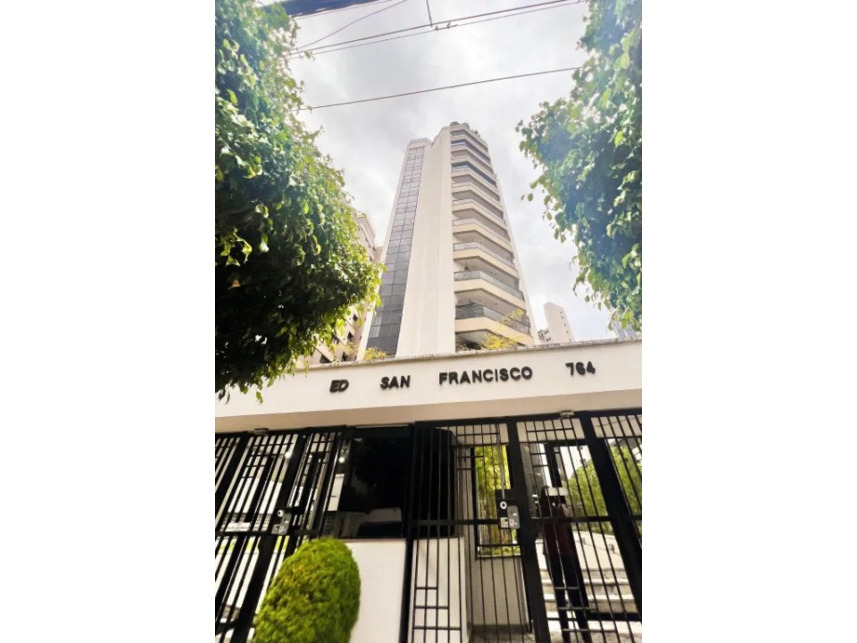 Apartamento à venda em leilão