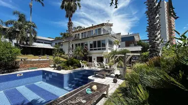 Excelente Casa no bairro Cristal, 5 quartos, 600m², em área de 995 m². matrícula nº 29.523.