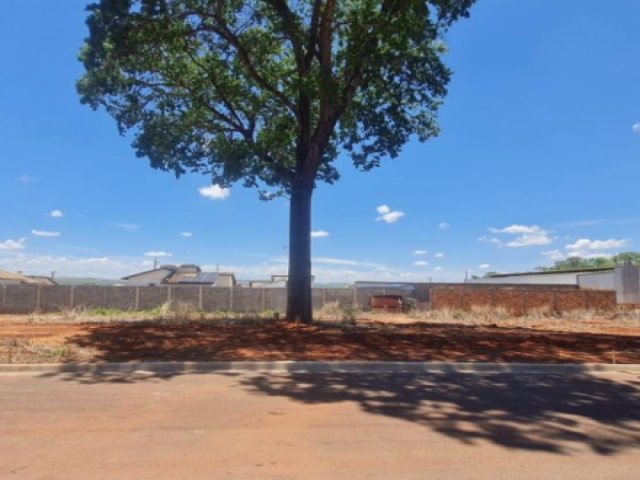 Lote A.T. 360 m² - Jd. Vitória, Vazante/MG Praça Única 08/09/2026 À vista