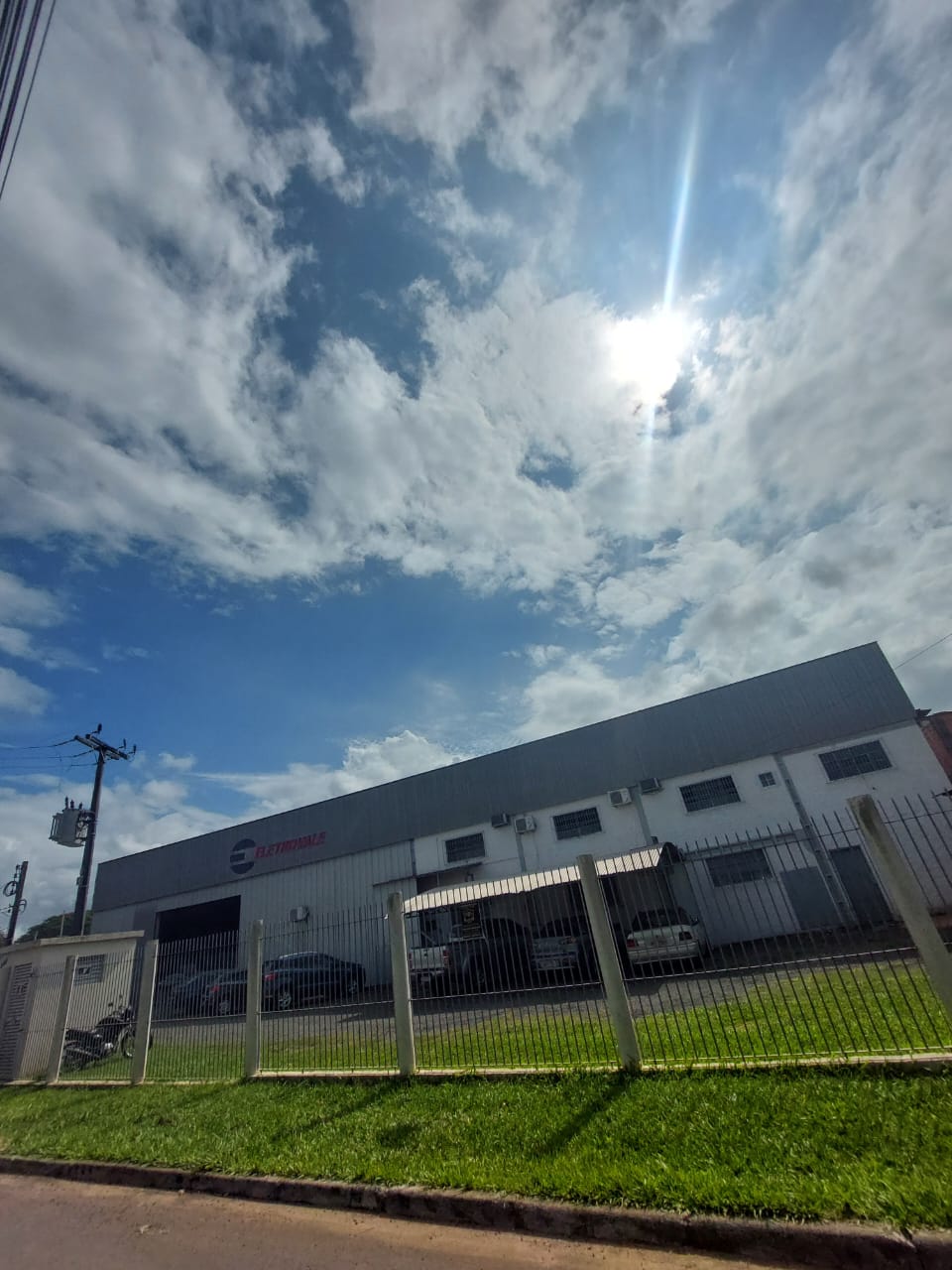 Duas áreas somadas constituem uma metragem de 6320,80m², sendo nas áreas foram construídos vários Pavilhões com Estruturas Metálicas