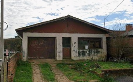 Um terreno urbano, com área de 360,00m², e uma casa, com área aproximada de 100m², em vacaria/rs