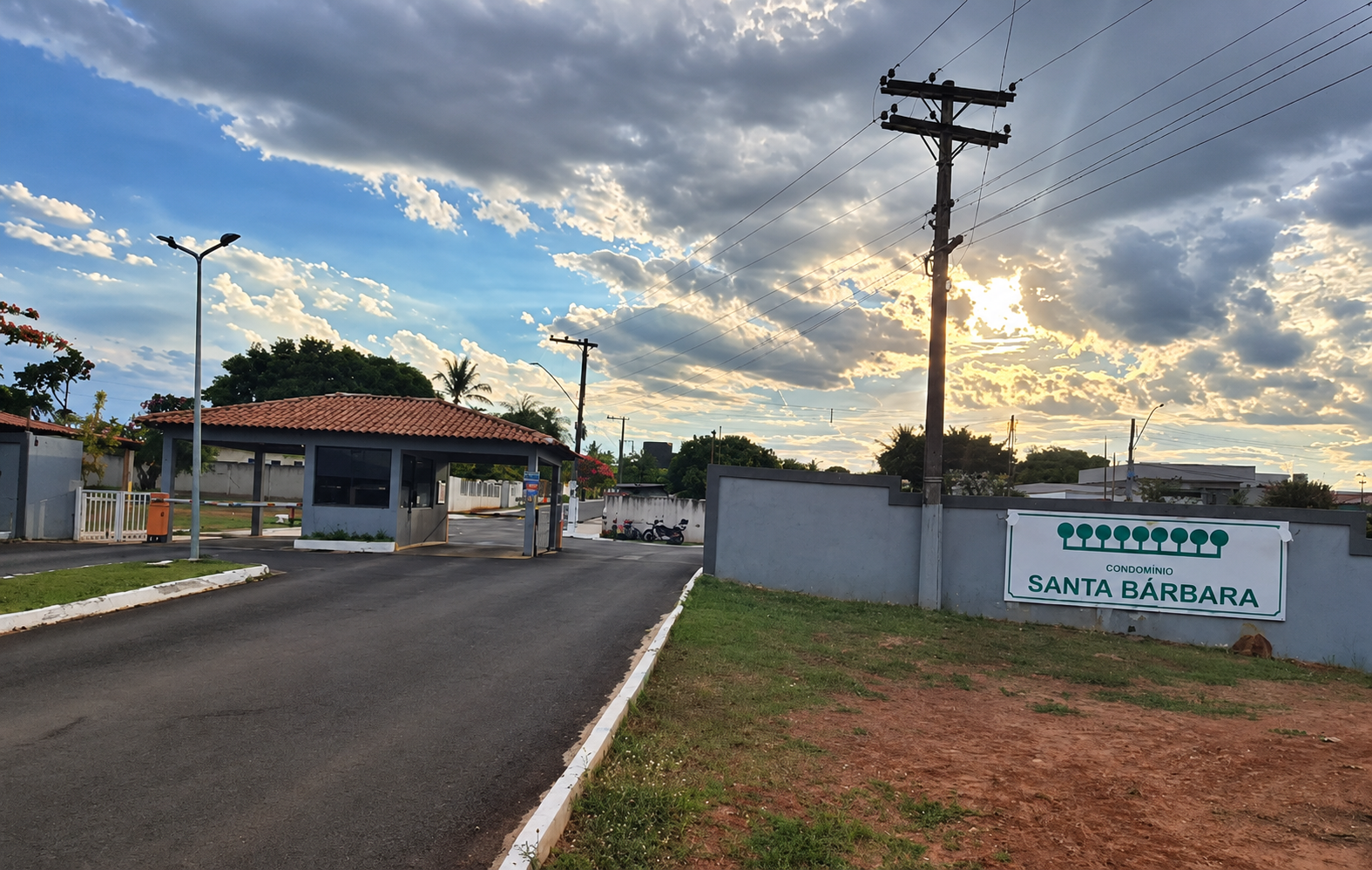 Lote 1: casa com 666,65m² de área de terreno - shto brasília df