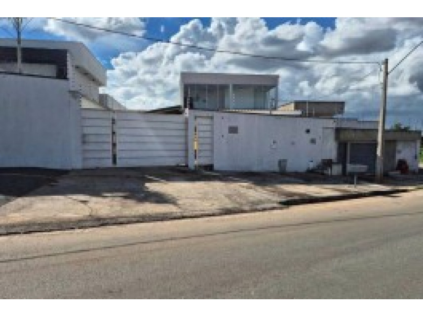 Prédio comercial à venda em leilão