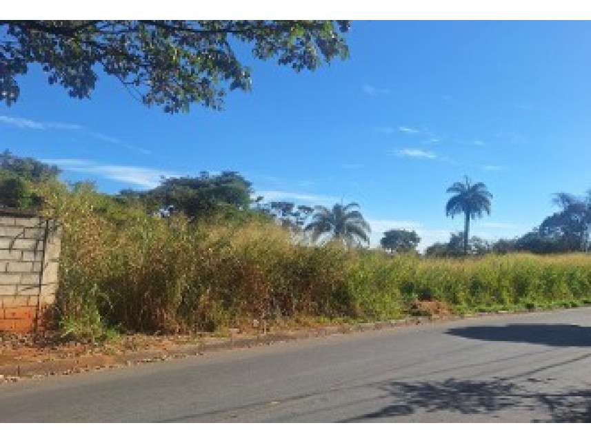 Terreno à venda em leilão