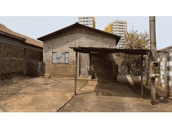 Casa em leilão no bairro Loteamento São Vicente de Paula em Votuporanga - SP