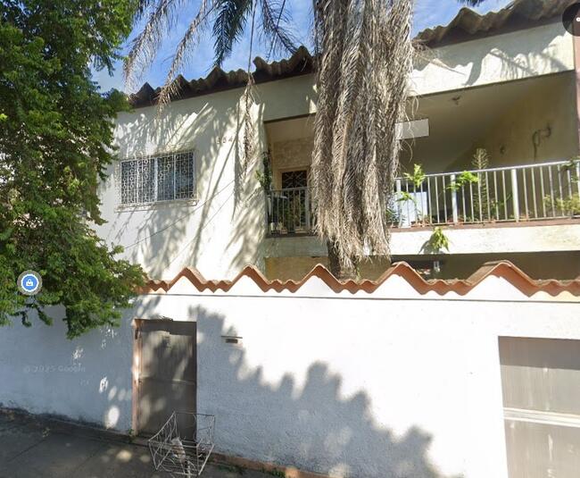 Casa de 2 andares e respectivo terreno com área de 259,80 m2, na rua cabé, bangu/rj