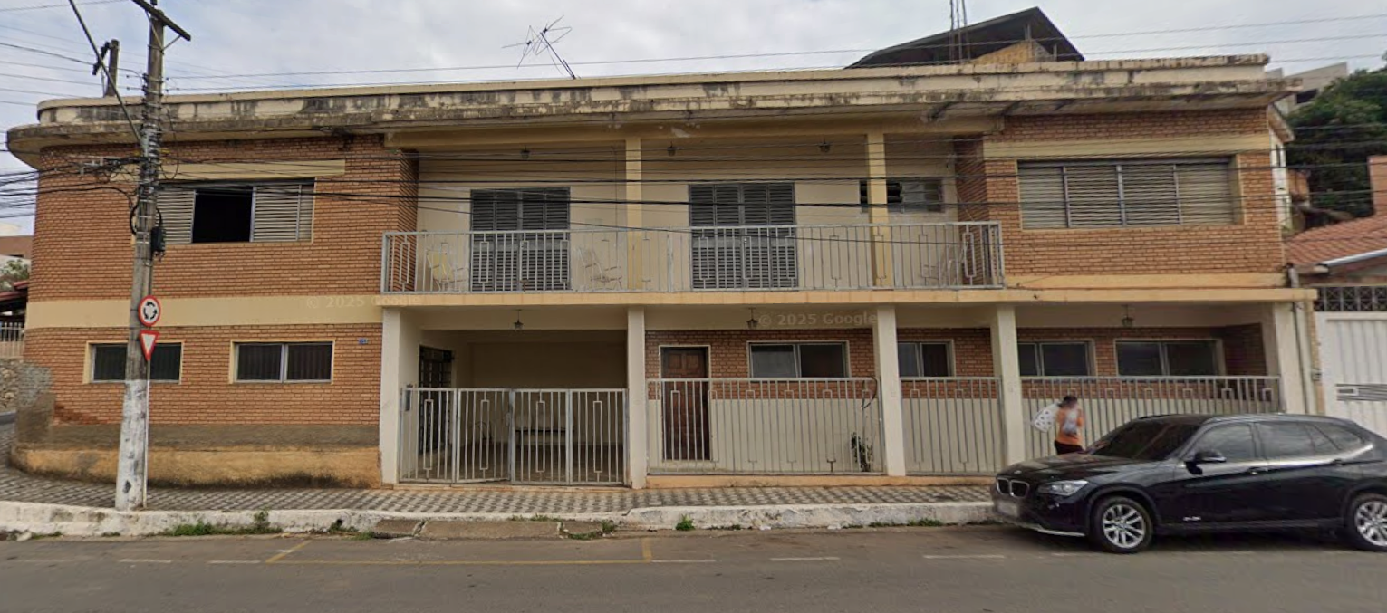 Casa de 2 pav c/ 268m², 04 quartos, 03 banheiros e garagem | b. saúde, pouso alegre/mg