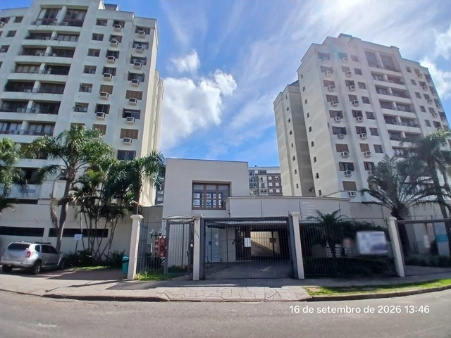 Box de garagem - 10,58m² - B. Jardim Sabará