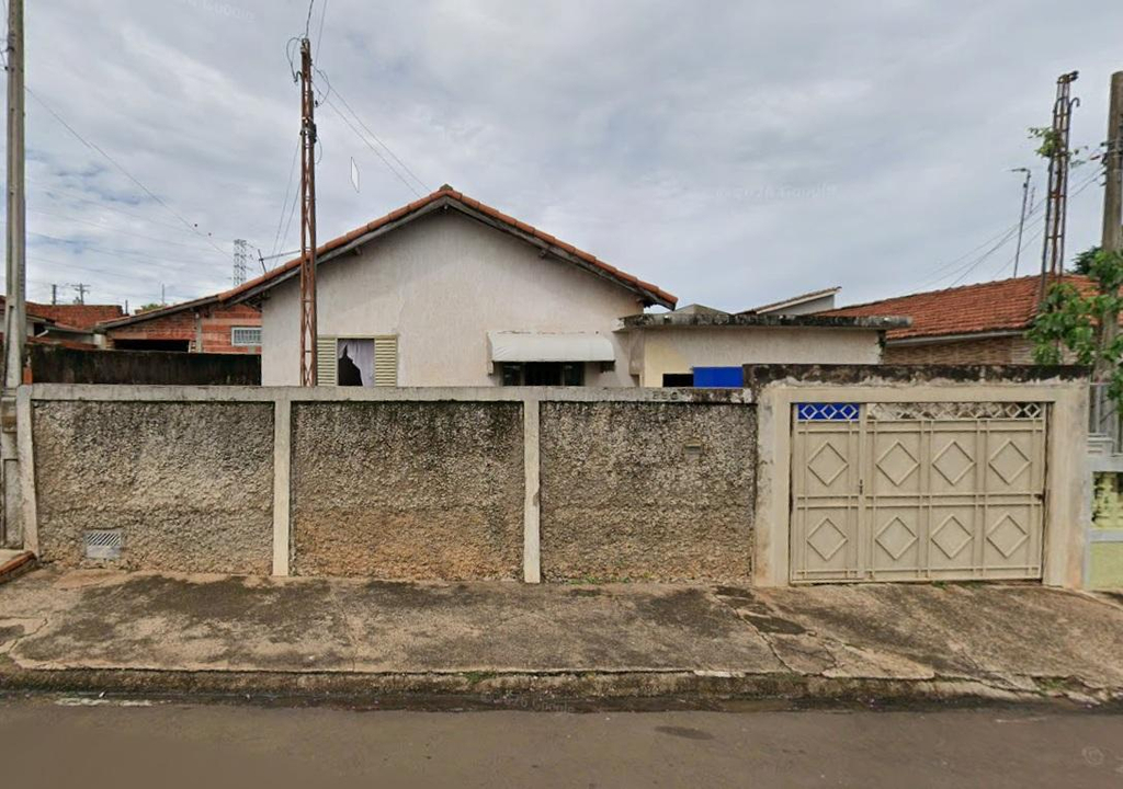 (25%) casa, a.t. 300m², a.c. 50m²
