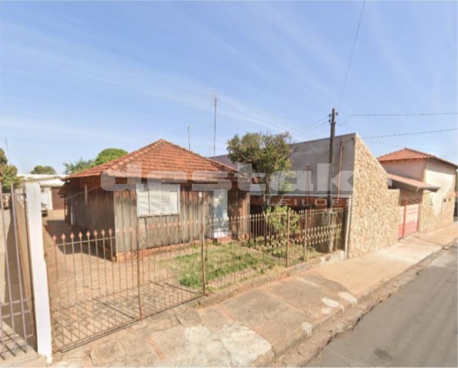 Duas casas em assis/sp