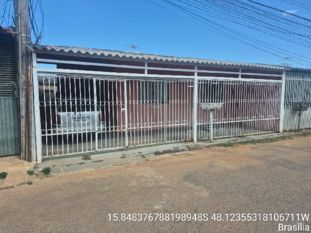 Casa - 128m² de área privativa, 135m² de área do terreno, com vaga de garagem - ceilandia/df