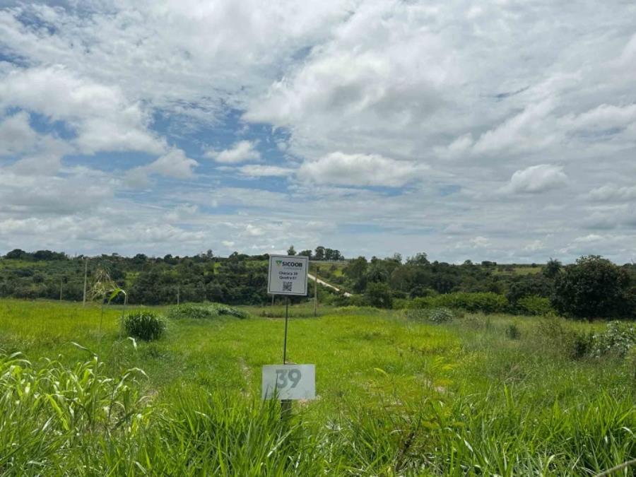 Chácara 39, Quadra 07, localizada na Rua G, no Chacreamento Espelho D’Água, em Abaeté/MG, com área total de 1.000,00 m², matrícula nº 29.177 do CRI de Abaeté/MG.