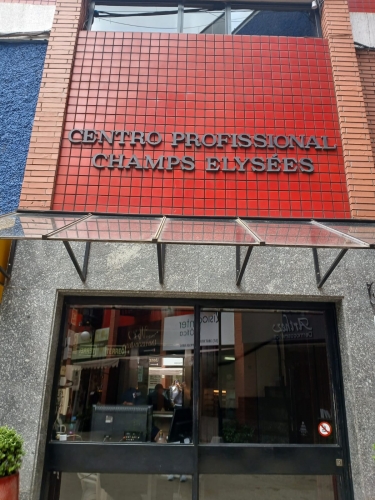 A loja nº 29 com área privativa de 36,45m², do ed. galeria champs elyseés, em porto alegre/rs