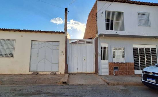 Irecê - ba. bairro coopirecê. casa. áreas totais. terr. 140,80m² e constr. 111,00m²