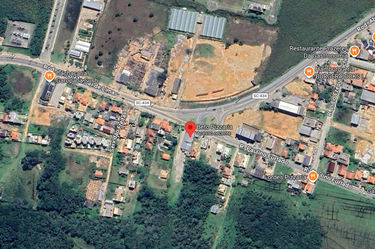 Prédio comercial de 409 m² em terreno de 1.090 m² na entrada de Garopaba/SC — acesso à Praia da Ferrugem