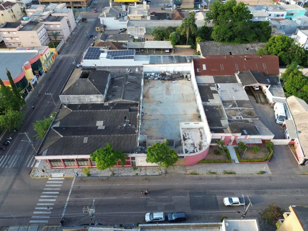 Imóvel localizado na esquina da Rua Manoel da Silva Pacheco e Av. Olavo Moraes, com área de 4.097,88m2, no Centro da cidade de Camaquã/RS