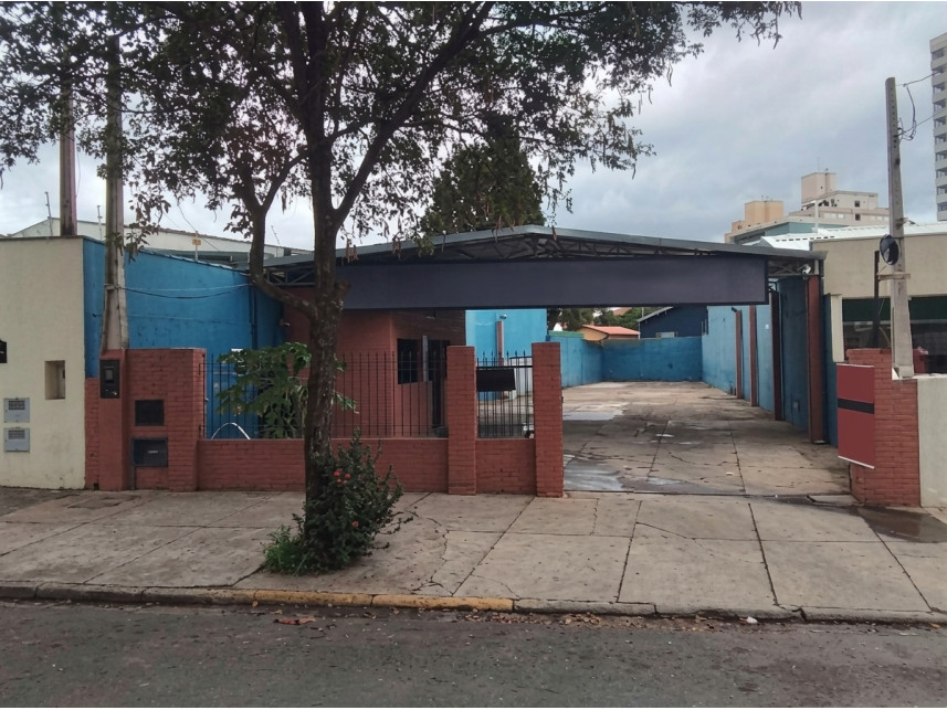 Prédio comercial à venda em leilão
