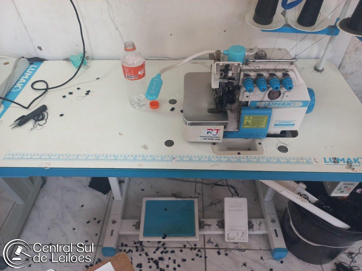 Máquina de costura overlock, marca Lumak, 4 fios, modelo LU747DS-TZ-SU, com mesa bancada