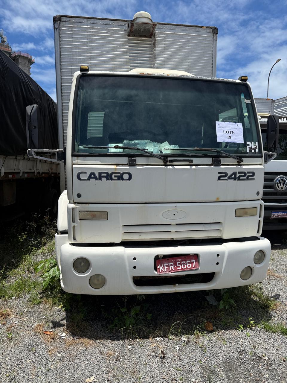 CAMINHAO FORD CARGO 2422E 2008 KFR-5867,BRANCA,CHASSI 9BFYCEHV18BB00284 / CONSTA RESTRIÇÃO JUDICIAL/RENAJUD, A BAIXA É DE RESPONSABILIDADE DO ARREMATANTE.