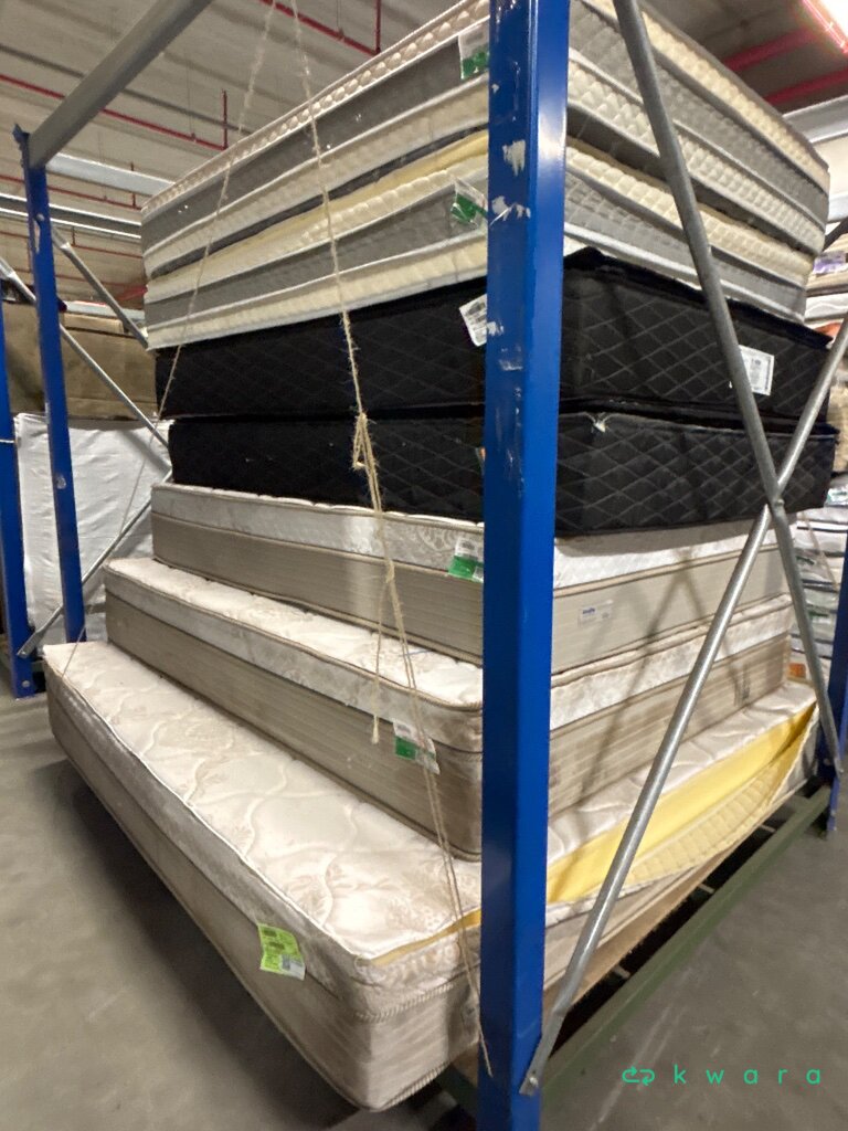 7 Colchões Umaflex - Sendo 3 Milão, 2 Loreto e 2 New Itália Black