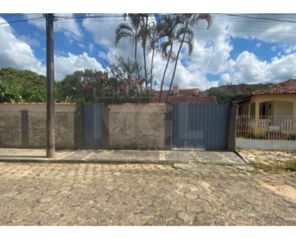 Lambari/mg - casa com 138,50m² e seu lote no bairro silvestrini. casas em leilão | mgl leilões